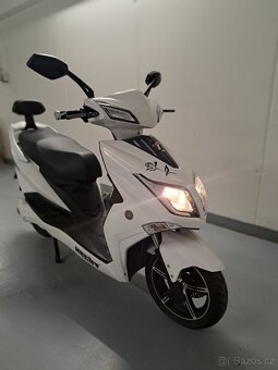 Elektroskútr Hecht Equis - ( najeto 138km, má nové baterie ) - 3
