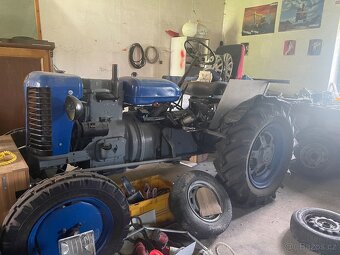 traktor Zetor 25 - 3