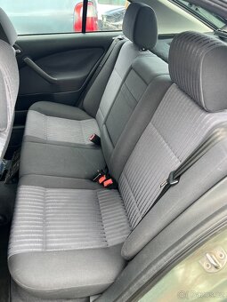 Škoda octavia 1 interiér - 3