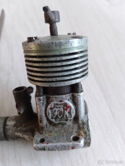 Detonační modelářský motorek - 3