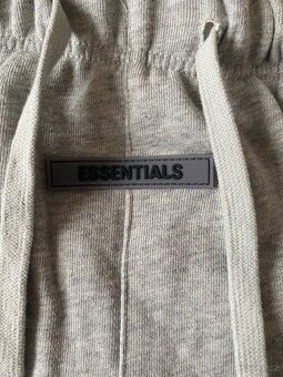 Essentials Shorts Grey - 3
