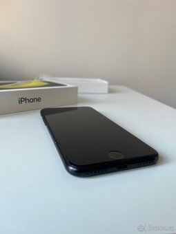 iPhone SE 2 - 3