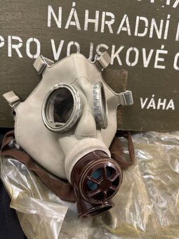 Vojenská sada - plynová maska, filtry, brašny a bedna, - 3