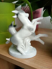 Porcelánová soška -Walendorf, značená, vel. 13 cm x 13 cm - 3