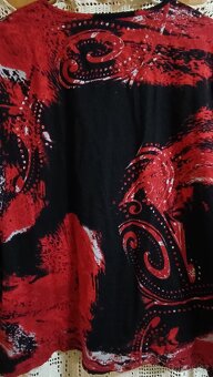 Černá halenka s červenými ornamenty vel 48/50 - 3