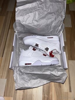Prodejce Jordan 4 - 3