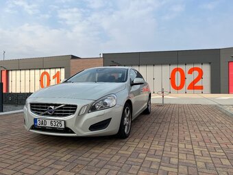 Volvo S60 2012 D3 Momentum - 3