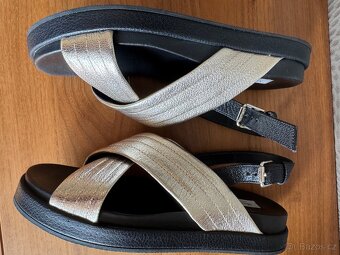 Kožené sandály zn.Max Mara, vel.37. - 3