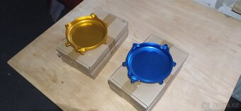 Eloxovana víka spojky na Suzuki DRZ 400 , SM 400 atd - 3