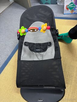 Houpatko, lehátko Babybjörn s mesh potahem, vcetne hracky - 3