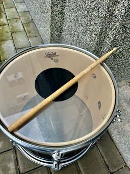 Buben na fandění. - 3