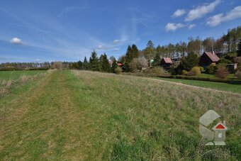 Nabízíme na prodej stavební pozemek v rekreační oblasti obce - 3