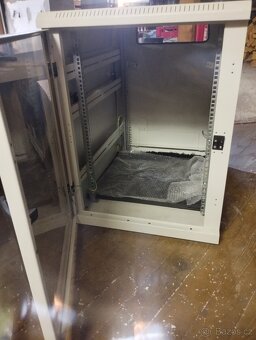 Skříň na server server PC - 3