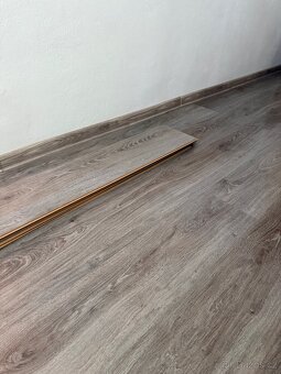 Šedá plovoucí podlaha - 3