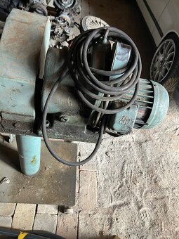 Elektromotor s převodovkou a mlýnek - 3