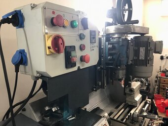 Frézovací nástavba k soustruhu - 3