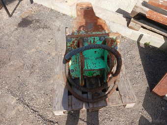 Hydraulické kladivo Montabert - 3