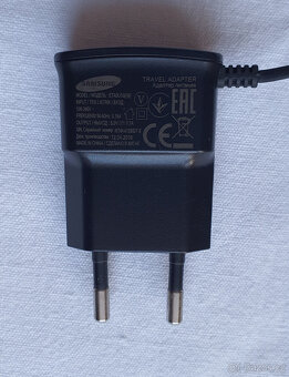 Černá cestovní nabíječka Samsung s kabelem micro USB - 3