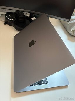 Macbook Air 13" M1 2020 Space gray - prasklý displey - 3