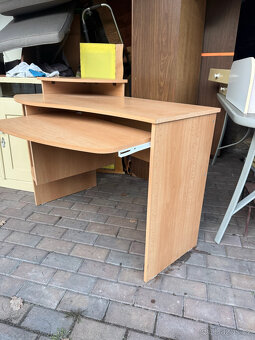 Pracovní počítačový stůl - 3