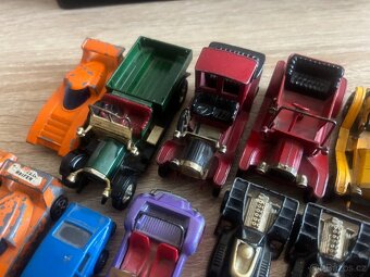 Retro autíčka od značek Matchbox a Corgi - 3