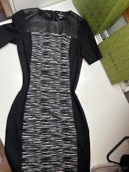 Dkny šaty s kůží - 3