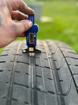 Dvourozměrná sada letních pneu Pirelli R22 - 3