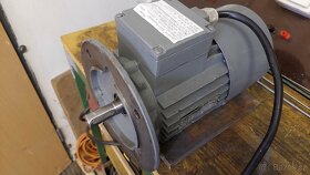 Prodám funkčí třífázový motor 550W s brzdou - 3