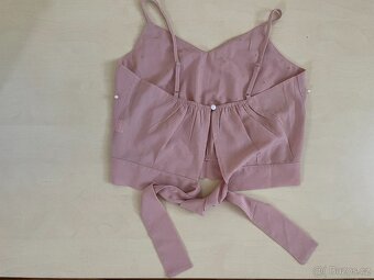 Crop top s našitými perličkami, vel není cca S, měřte - 3