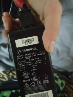 X prodám starší notebook ale dobrý osobní předání - 3