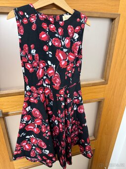 Krásné dívčí šatičky vel 7/8 let - 3