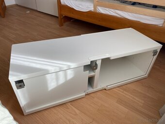 Televizní stolek BESTÅ IKEA - 3