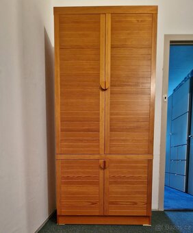 Stůl, skříň, knihovna - 3