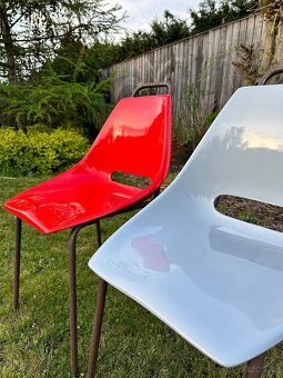 SLEVA: Designové tramvajové židle z tramvají T3 - 3