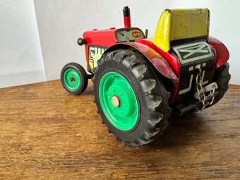 Plechový traktor na klíček Orginál - 3