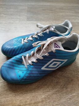 Chlapecké sálové boty Umbro, velikost 36 - 3