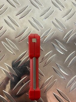 Kompaktní brousek na nože MILWAUKEE 4932478562 - 3
