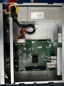 Diskové pole QNAP TS-832XU-RP-4G + součástí 80 TB WD HDD - 3
