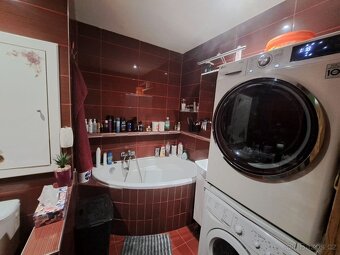 Prodej bytu 2+1, DV,61 m2, lodžie 6 m2, ulice Holešická v CV - 3