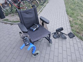 Elektrický invalidní vozík. - 3