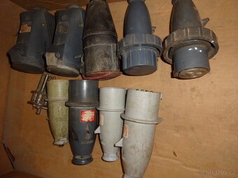 Zásuvky a vypínač - 3