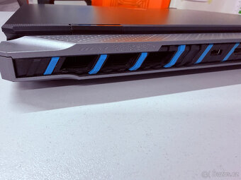 MSI TITAN 18 HX A14VIG - 3