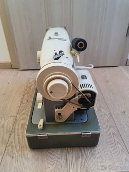 Starší šicí stroj - 3