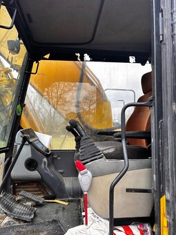 Pasovy bagr Komatsu PC240 - 3