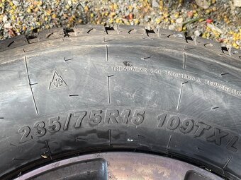 Prodám celoroční sadu kol 235/75 R15 - 3