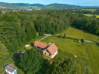Dům v podhůří Beskyd s pozemkem přes 27 000 m² - 3