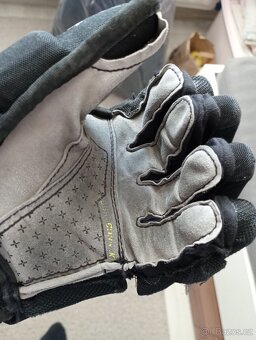 Hokejové rukavice - 3