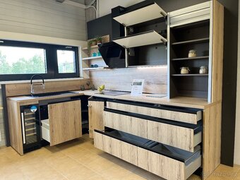 Expoziční kuchyňská linka Oresi Magiq/woodPoint - 3