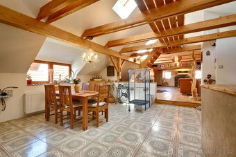 Prodej stylového rodinného domu s penzionem - 3