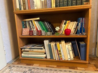 Sestava knihoven v pěkném stavu - 3